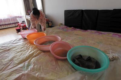 夏邑楼上漏水，住户失联，小区没物管，业主维权难！律师来支招……